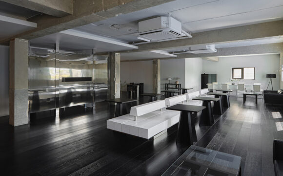 28_900_584 Warmth in Contrast: coldframe Café in Suwon, South Korea