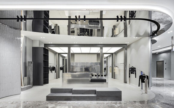 38_900_584 Exploring Diagonal: A Unique Showroom Experience