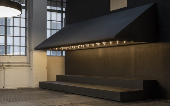 43_900_584 Embracing Cinematic Atmosphere: Film Noir Studio in Geneva