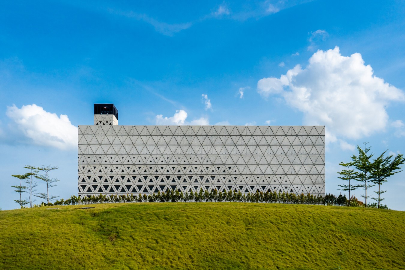 Architectural Fusion: Aman Mosque in Narayanganj, Bangladesh - Archibis