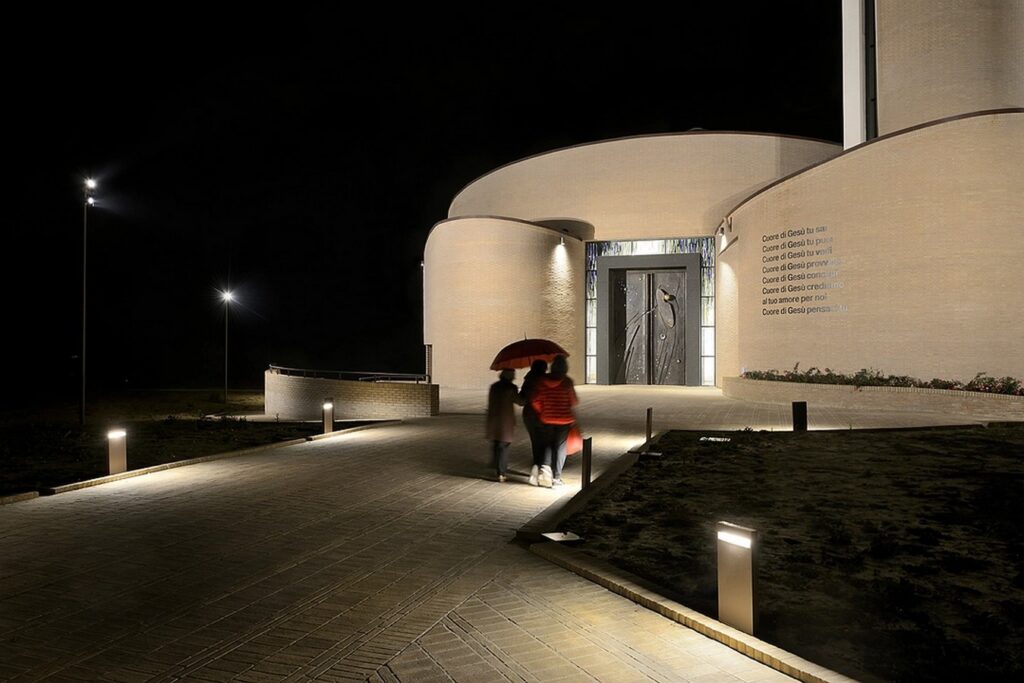 Bollard Brilliance: iGuzzini's Illuminating Outdoor Spaces-Sheet14